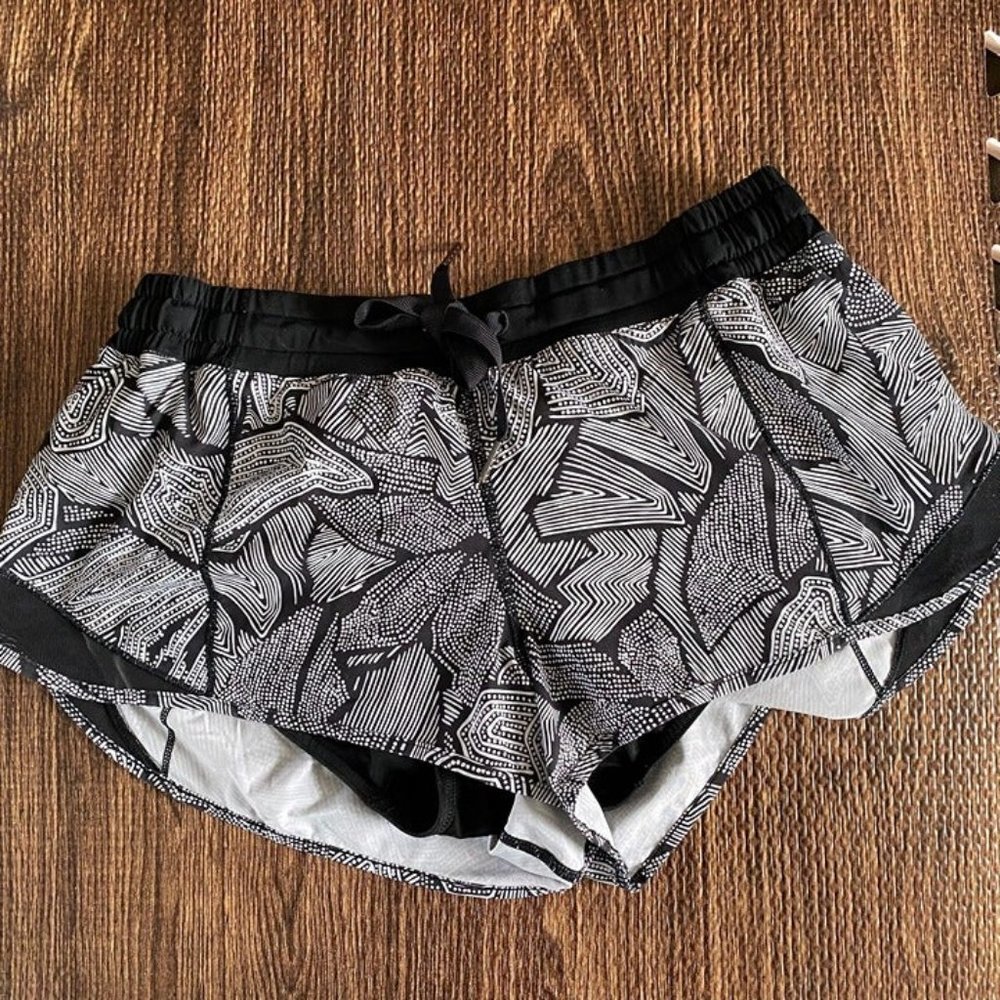 Lululemon hotty hot short 10
